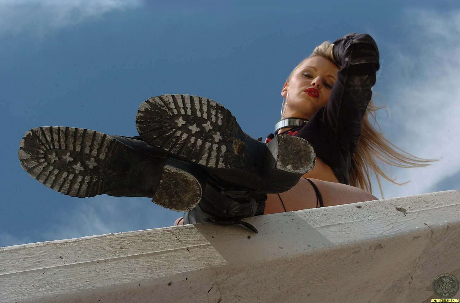 Lilian Tiger action - 11