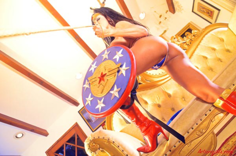 Cosplay Queen Armie Flores In A Sexy Wonder Woman Outfit - 5