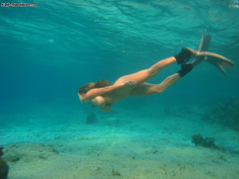 Big tits doing splits - 2