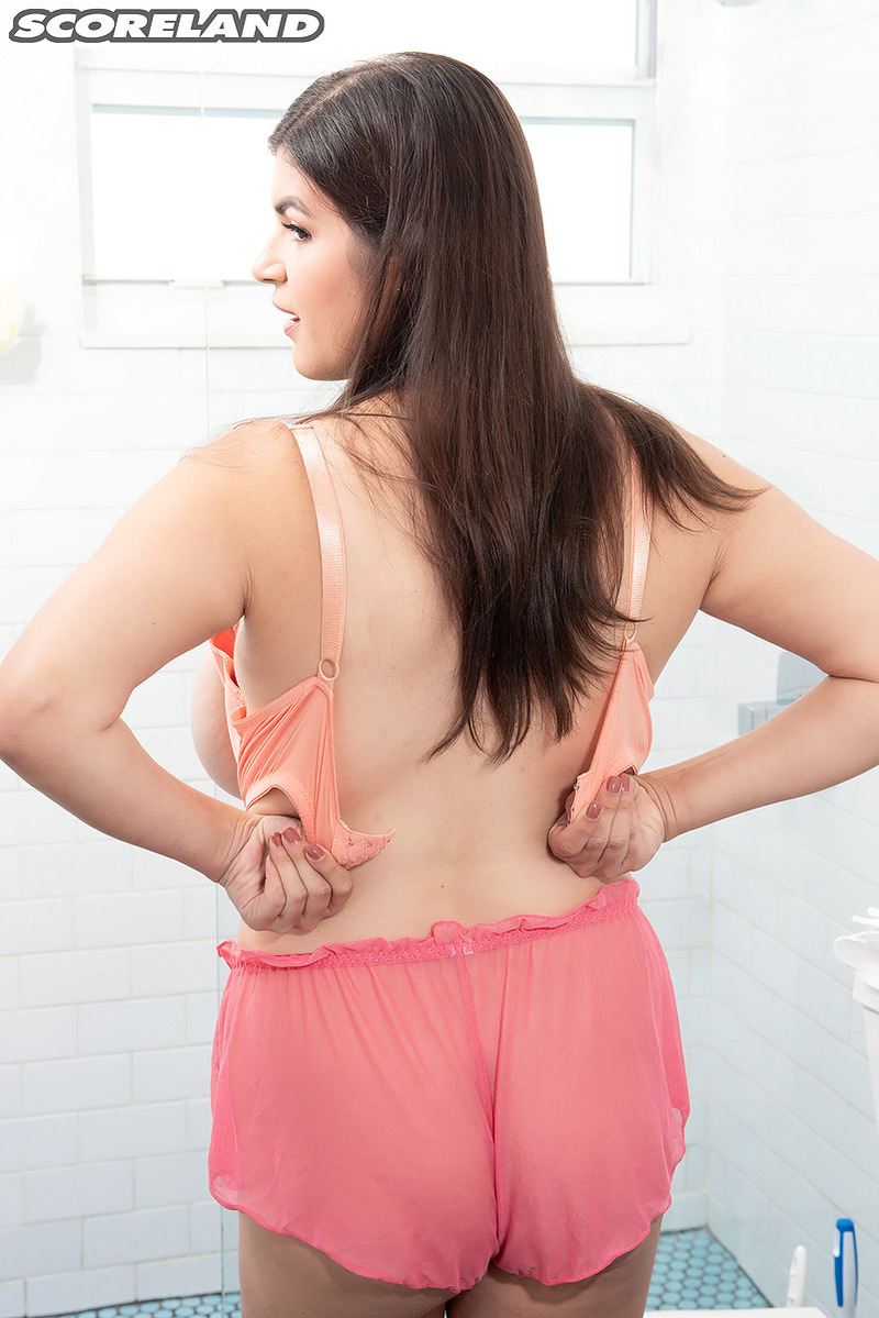 Chubby Babe Jenni Noble - 11