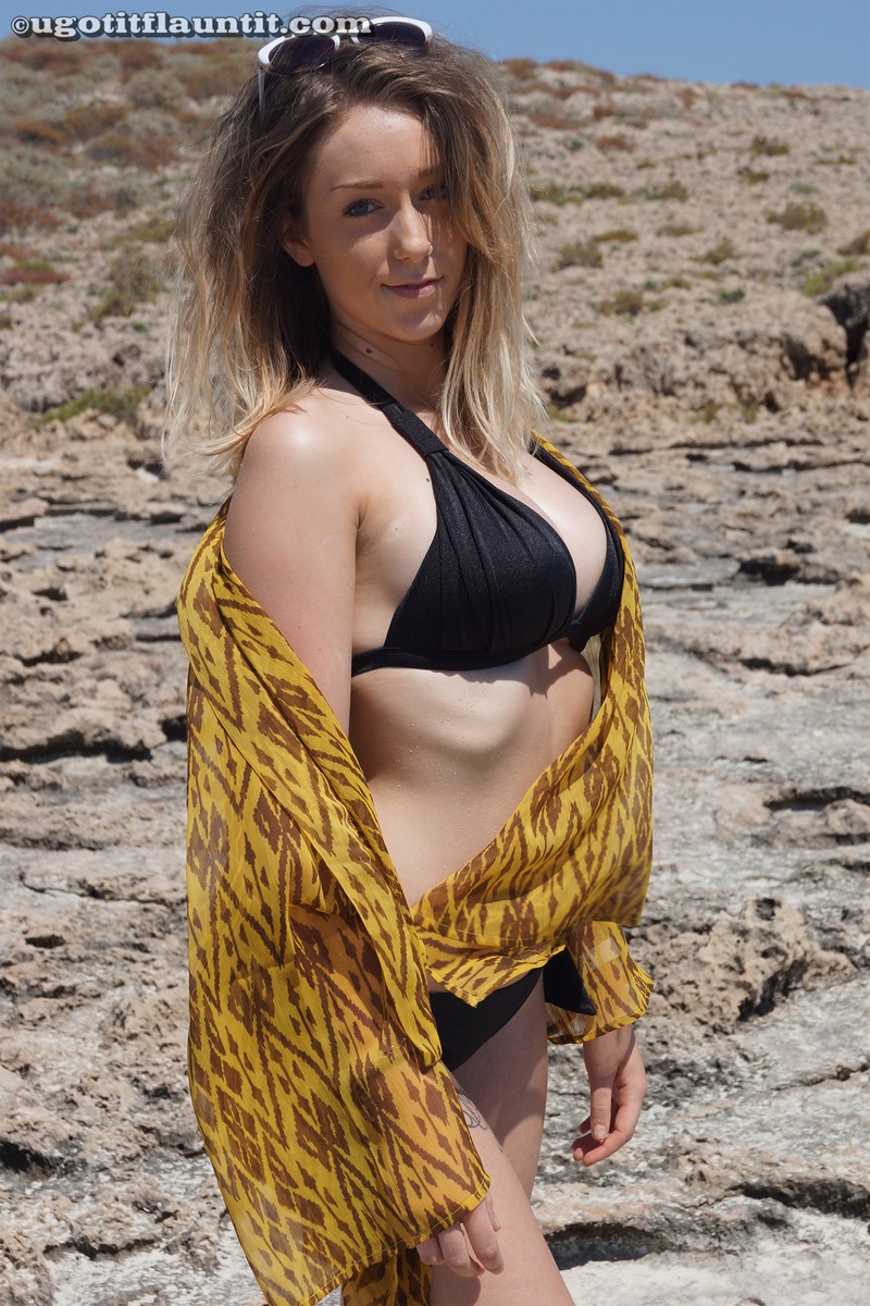 Sophie Nude On The Beach - 3